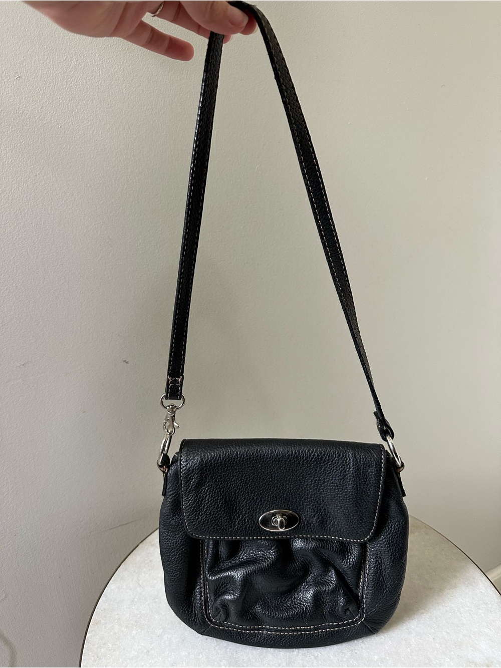 Stone Mountain Classic Black Leather Shoulder Bag Turnlock Y2K 90s Minimalist